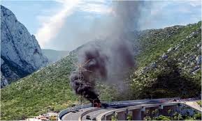 accidente vial, autopista a Saltillo, muro de contención