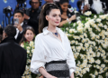 Anne Hathaway brilló en la Met Gala 2025