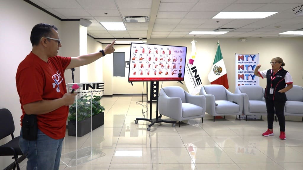Taller de Lengua de Señas, DIF Monterrey, inclusión social, discapacidad auditiva, empatía