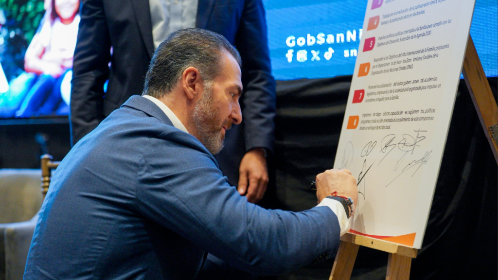 bienestar familiar, cohesión social, desarrollo familiar, Adrián de la Garza, programas sociales