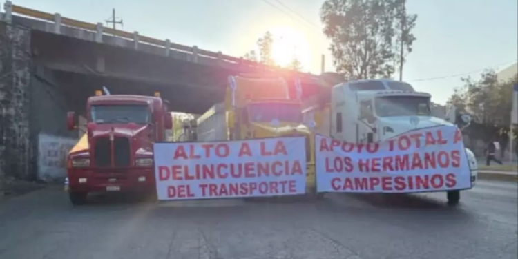 Megabloqueo-Bloqueo-autopistas-Nuevo-León-carreteras-federales-cierre-vial