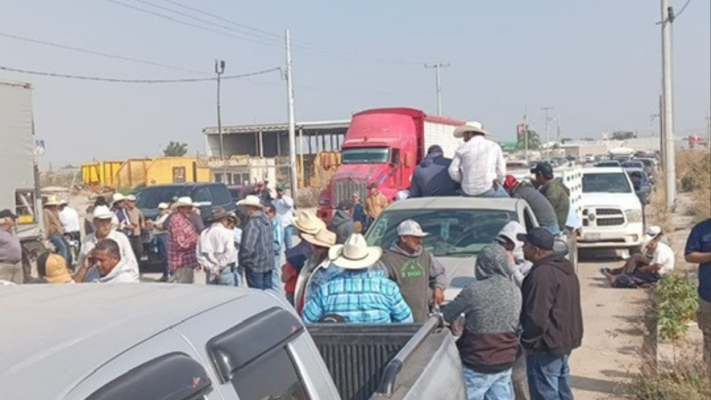 Megabloqueo-Bloqueo-autopistas-Nuevo-León-carreteras-federales-cierre-vial