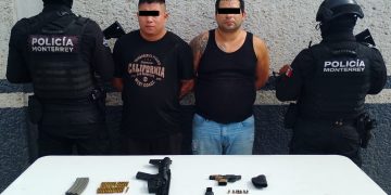 hombres-con-armas-detenCIÓN-armas-cortas-y-largas-estrategia-escudo