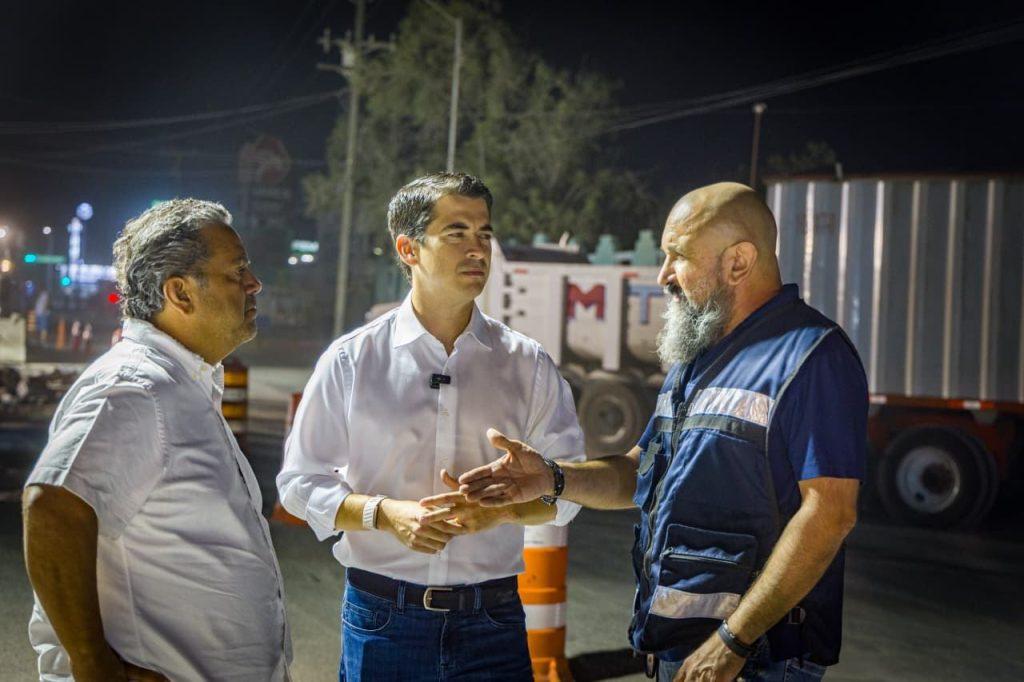 operativo nocturno para eliminar baches en la Avenida Los Ángeles