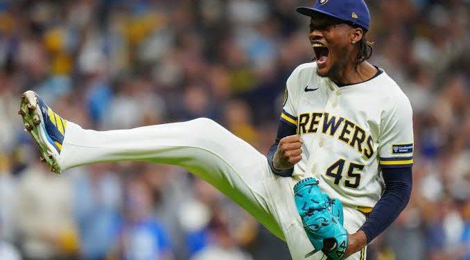 Milwaukee y Cleveland pegan primero en la postemporada de las Grandes Ligas
